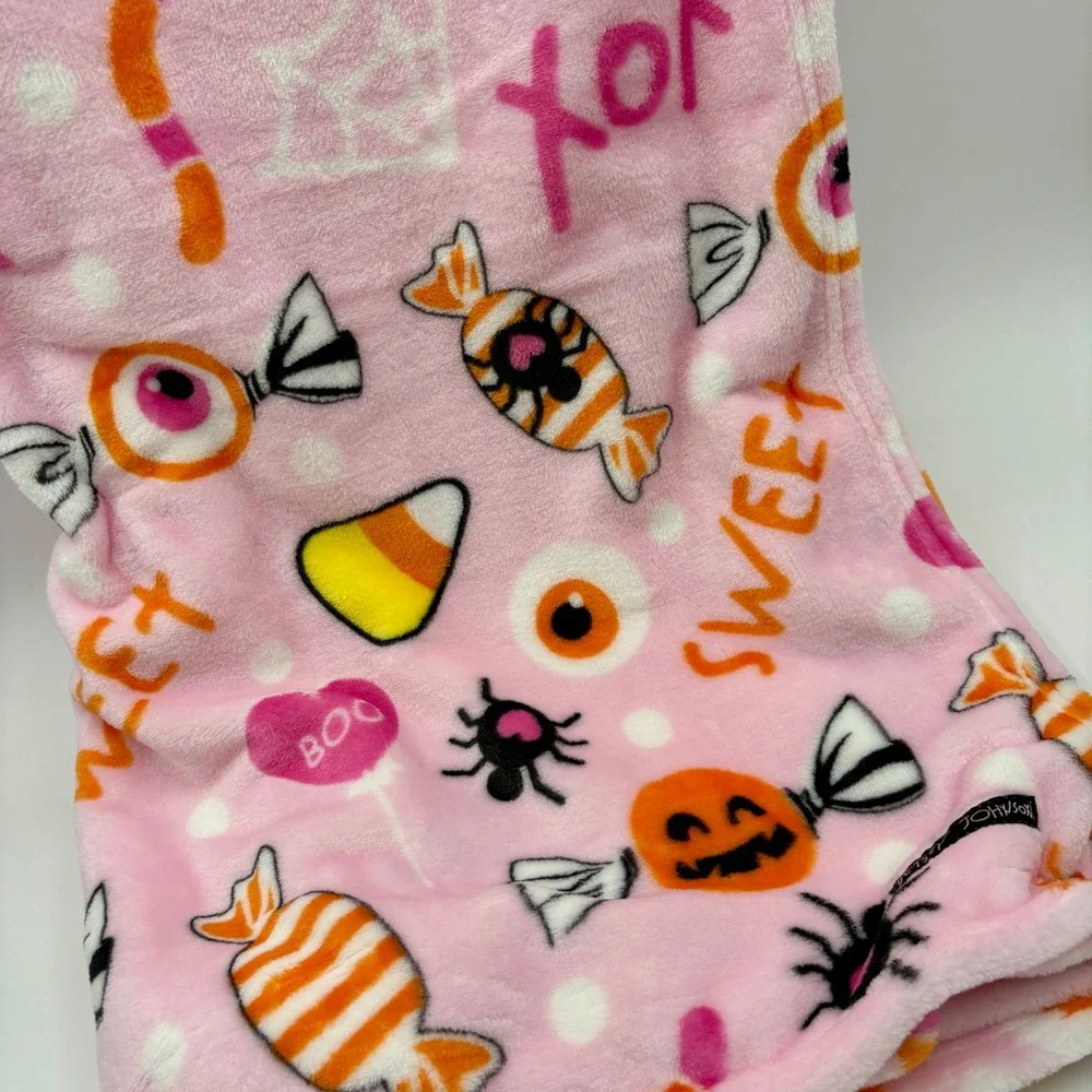 Betsey Johnson Summerween Plush‎ Throw Blanket Pink Candy Spooky Sweet Treat Boo
